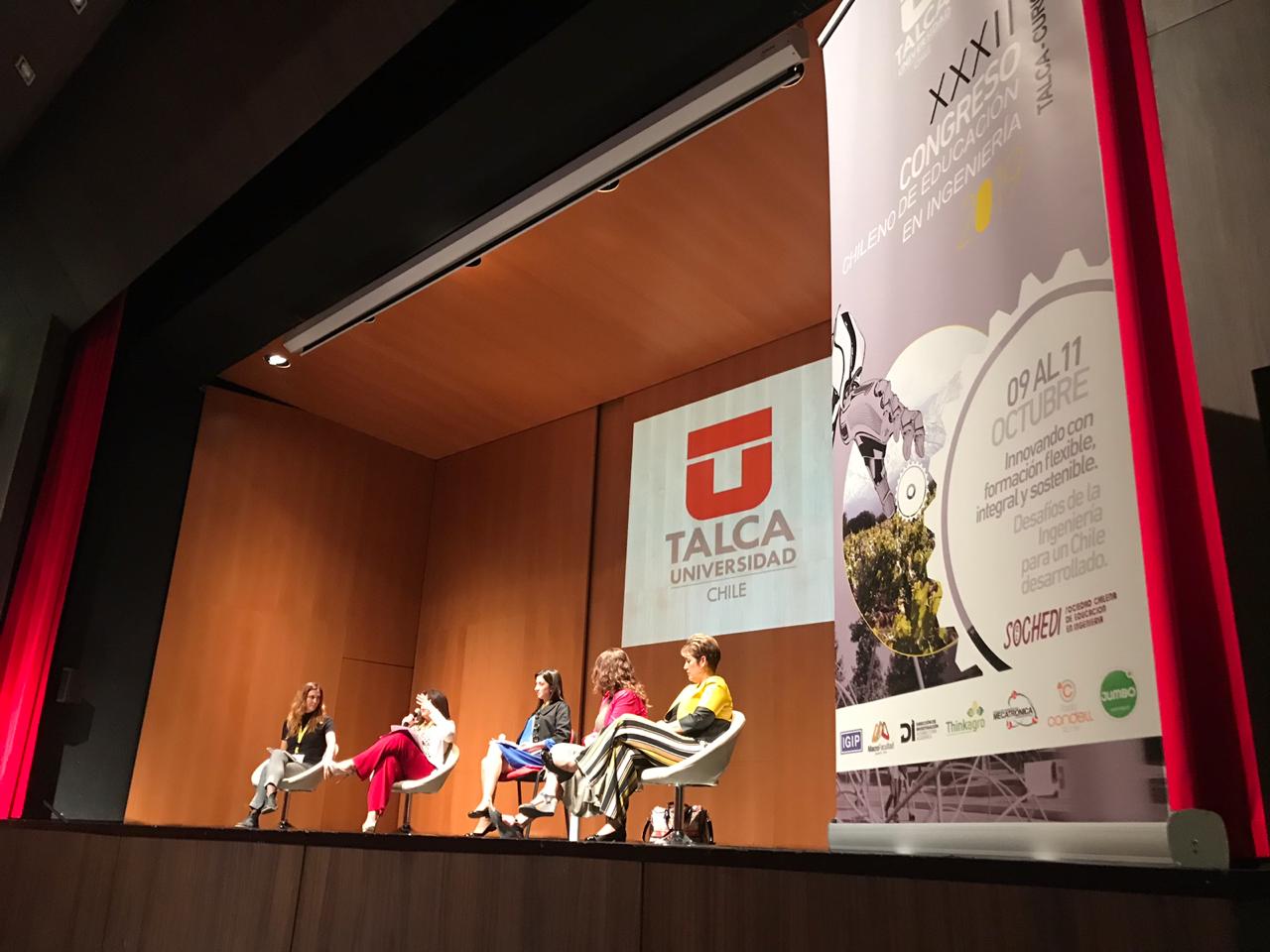 Panel de Mujer en Ingeniería